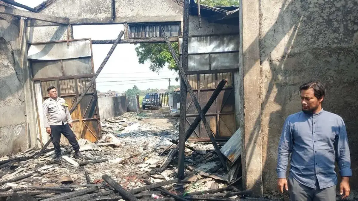 Gudang Rongsokan di Brangsong Kendal Ludes Terbakar, Polisi Selidiki Penyebab dan Kerugian Gudang Rongsokan di Brangsong Kendal Ludes Terbakar, Polisi Selidiki Penyebab dan Kerugian