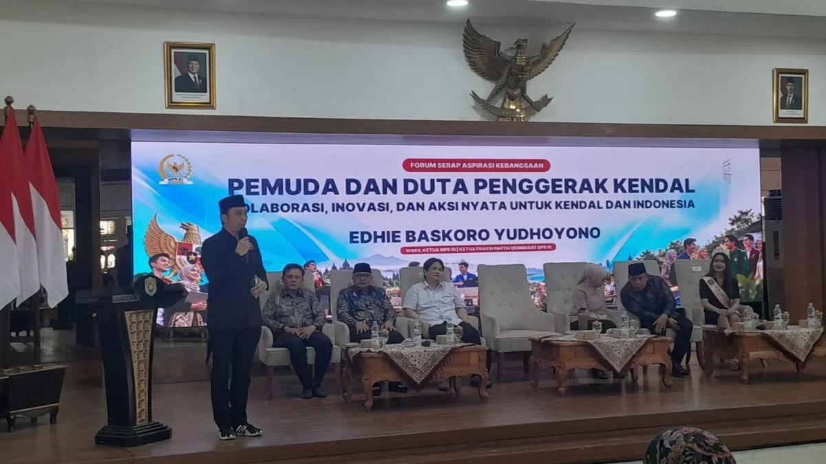 Ibas Tantang Pemuda Kendal: Pertumbuhan Ekonomi Hampir 8 Persen Harus Berdampak Nyata bagi Warga Ibas Tantang Pemuda Kendal: Pertumbuhan Ekonomi Hampir 8 Persen Harus Berdampak Nyata bagi Warga
