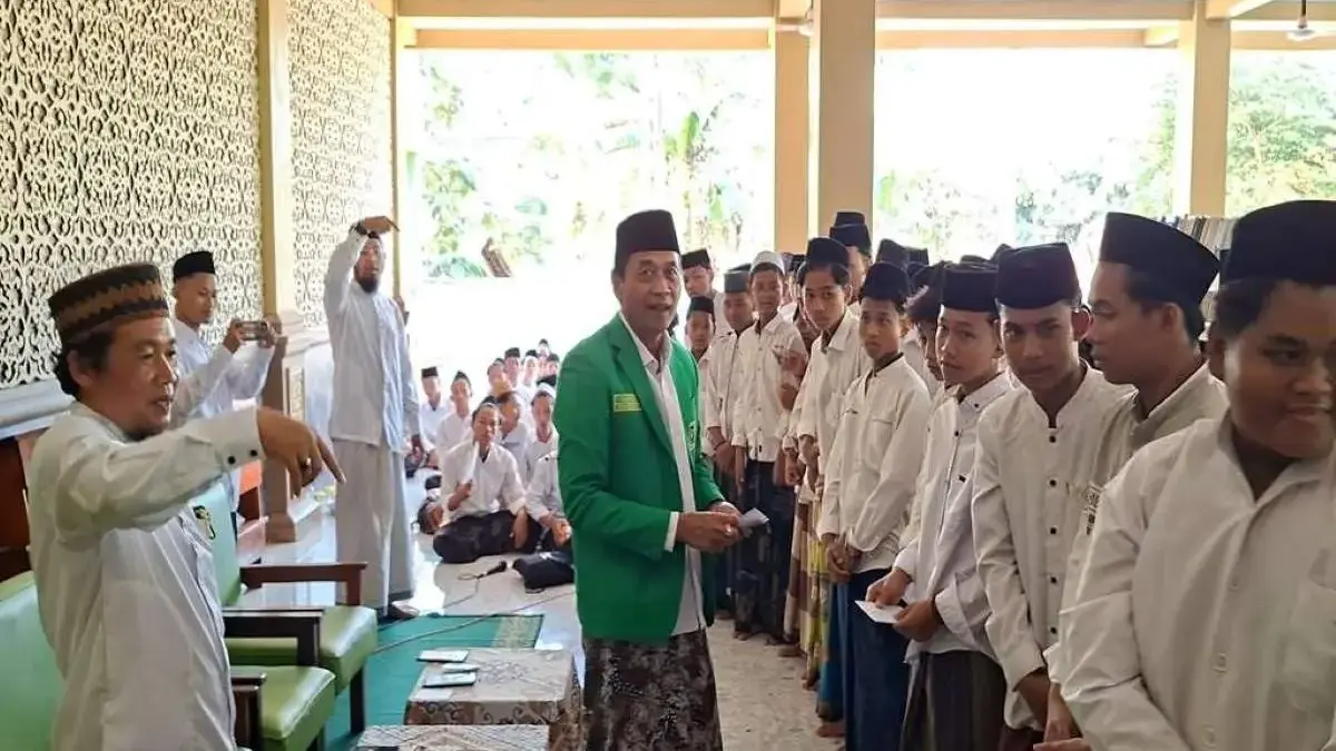 Kunjungi Ponpes Darul Ulum, Wabup Batang Suyono Minta Santri Jaga Integritas dan Tak Tiru Pejabat Koruptif Kunjungi Ponpes Darul Ulum, Wabup Batang Suyono Minta Santri Jaga Integritas dan Tak Tiru Pejabat Koruptif