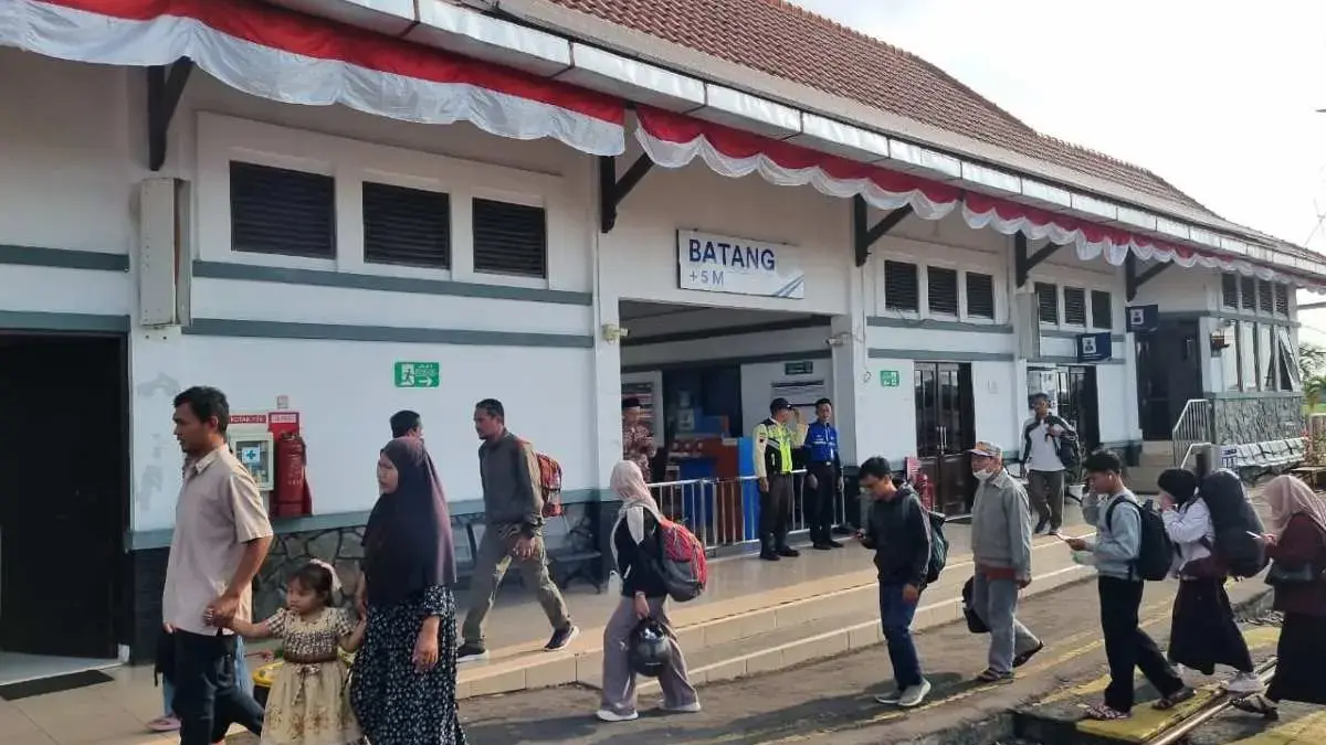 Pengguna Kereta Api di Batang Melonjak 48,72 Persen, Tembus 107 Ribu Penumpang Pengguna Kereta Api di Batang Melonjak 48,72 Persen, Tembus 107 Ribu Penumpang