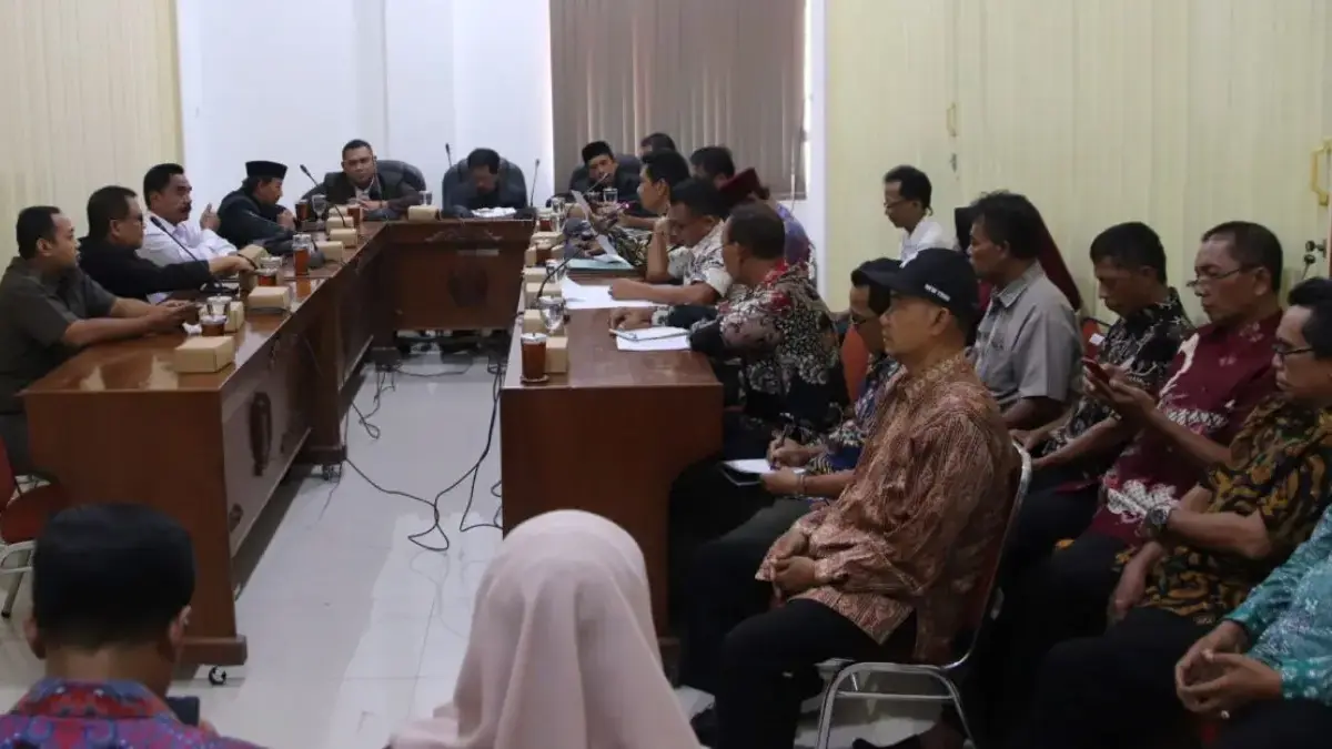 Perjuangkan Pensiun Usia 64 Tahun, 142 Perangkat Desa Audiensi ke Komisi A DPRD Kabupaten Pekalongan Perjuangkan Pensiun Usia 64 Tahun, 142 Perangkat Desa Audiensi ke Komisi A DPRD Kabupaten Pekalongan
