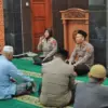 Safari Subuh di Bendan Kergon, Kapolres Pekalongan Kota Ingatkan Warga Waspada Penipuan Online