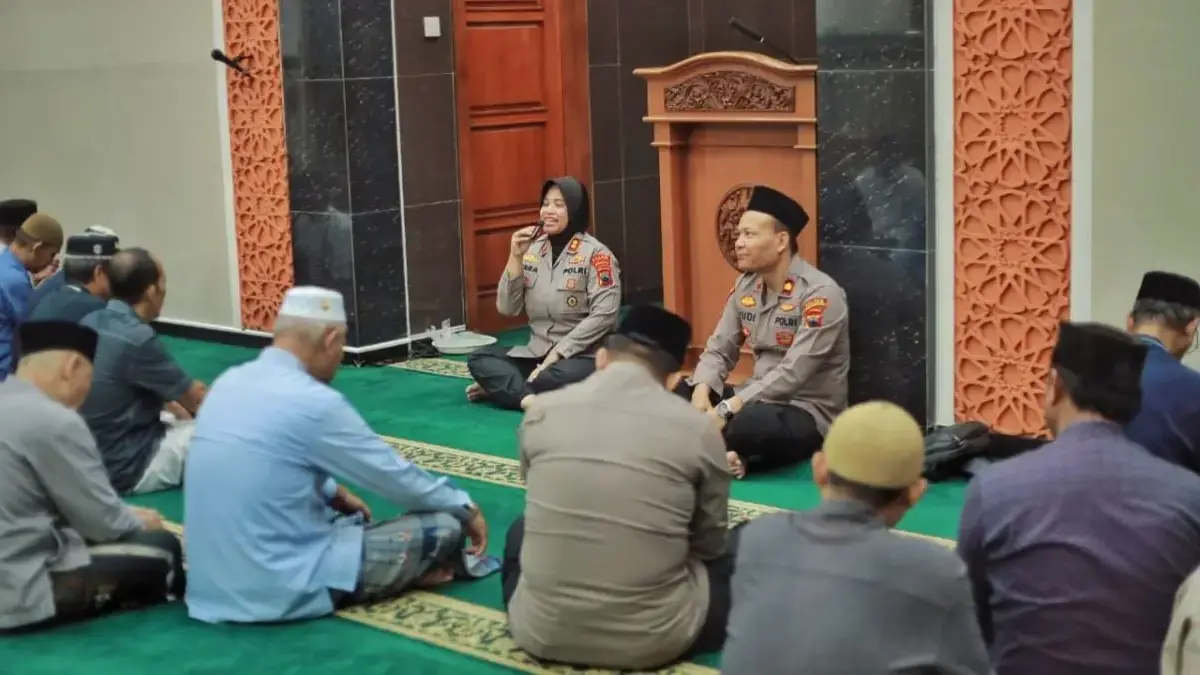 Safari Subuh di Bendan Kergon, Kapolres Pekalongan Kota Ingatkan Warga Waspada Penipuan Online Safari Subuh di Bendan Kergon, Kapolres Pekalongan Kota Ingatkan Warga Waspada Penipuan Online