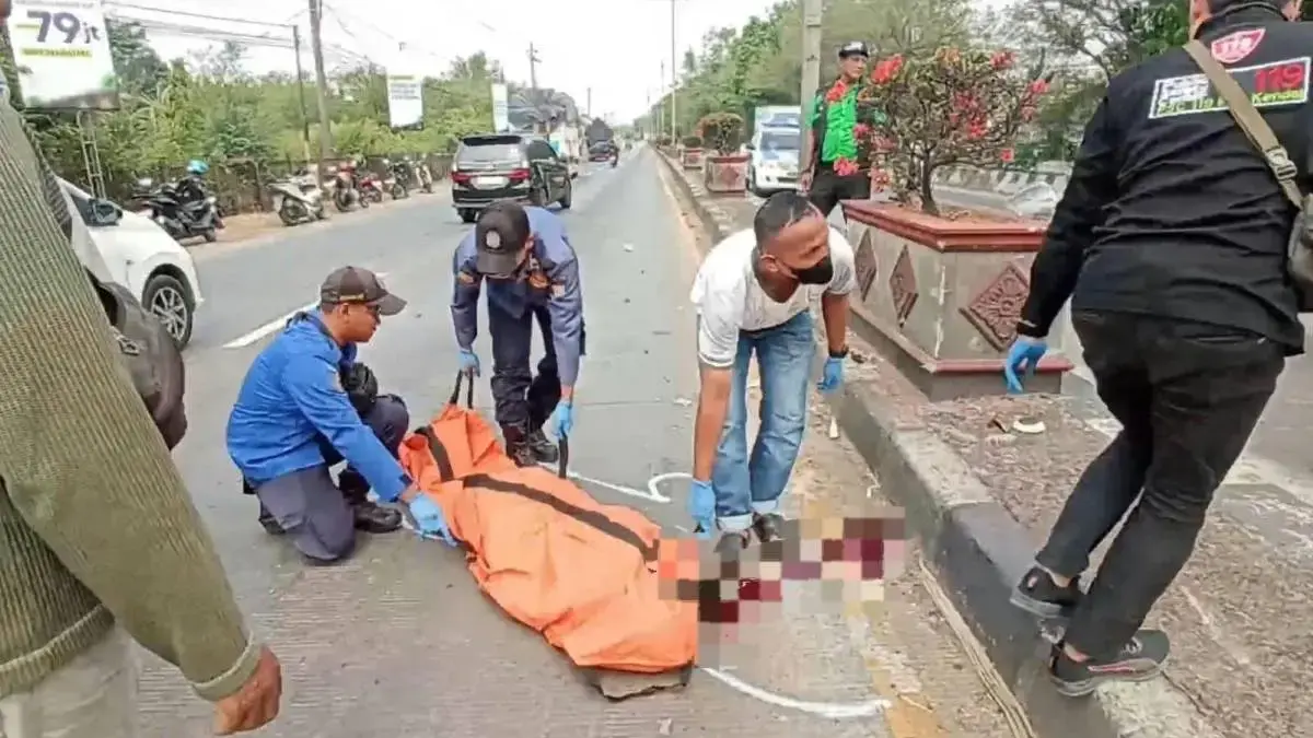 Tabrak Taman Pembatas Jalan Pantura Bugangin Kendal, Pengendara Scoopy Meninggal Dunia